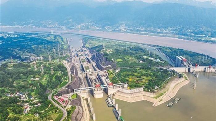 习近平同法国总统马克龙在成都进行友好交流1